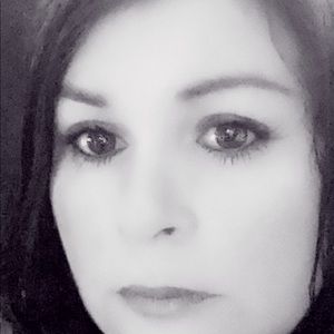 Meet your Posher, Mona